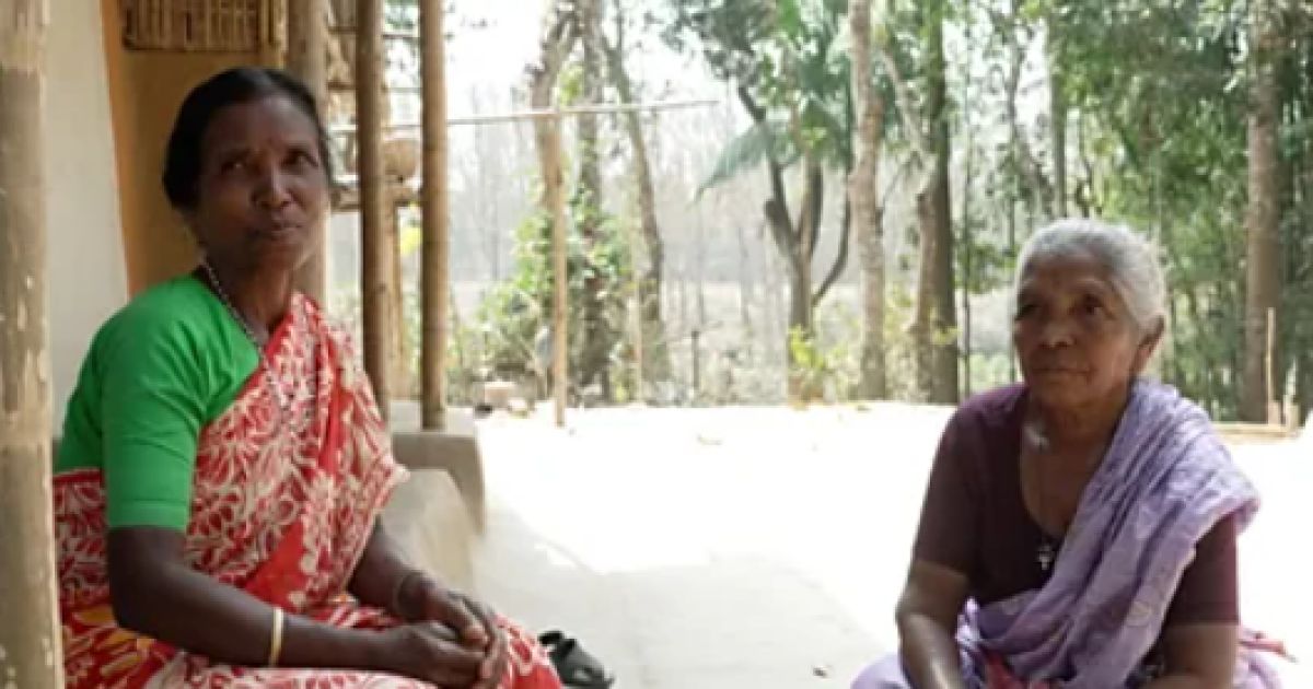 বাংলাদেশে দু'জনের ভিন্ন ভাষা