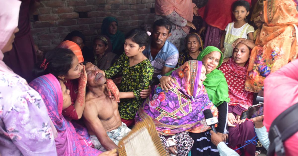 ‘আমরা মরে গেলাম ঋণের দায়ে আর খাওয়ার অভাবে’
