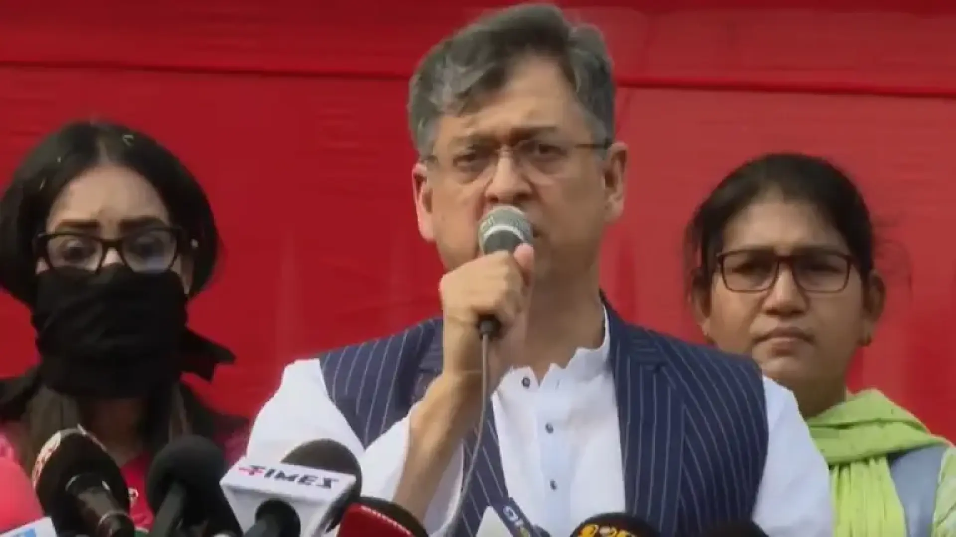 বিলুপ্ত গণতন্ত্রকে বারে বারে বিএনপির নেতৃত্বে পুনরুদ্ধার করা হয়েছে: সালাহউদ্দিন আহমেদ