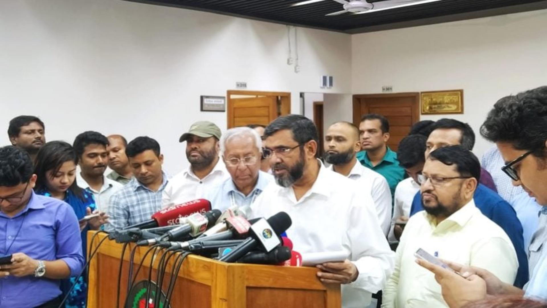 ভোটকেন্দ্রে সাংবাদিক ও পর্যবেক্ষকরা মোবাইল নিতে পারবেন: ইসি সানাউল্লাহ