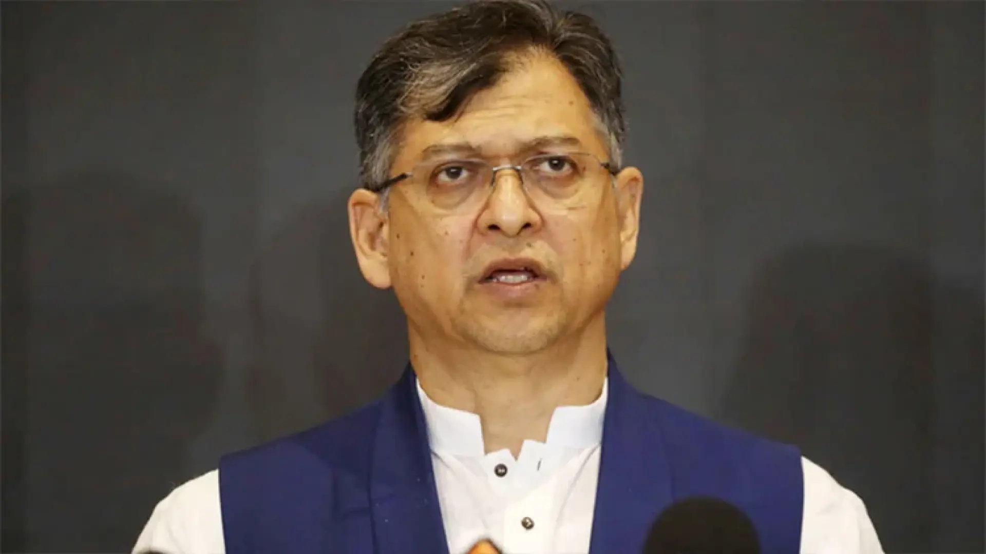 ক্ষমতা গ্রহণের মাত্র ১৩ দিনেই আইনশৃঙ্খলা পরিস্থিতির দৃশ্যমান উন্নতি হয়েছে : স্বরাষ্ট্রমন্ত্রী
